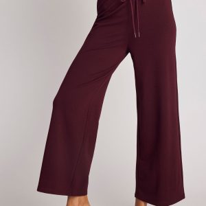 Club Crop Pant in Garnet
